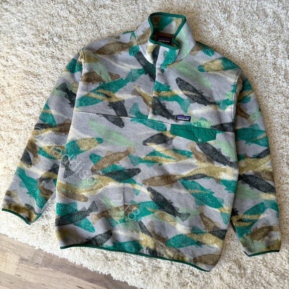 Patagonia Synchilla Snap-T Large Trout Tails Legend Green Fish Swimming Print L - Picture 2 of 11